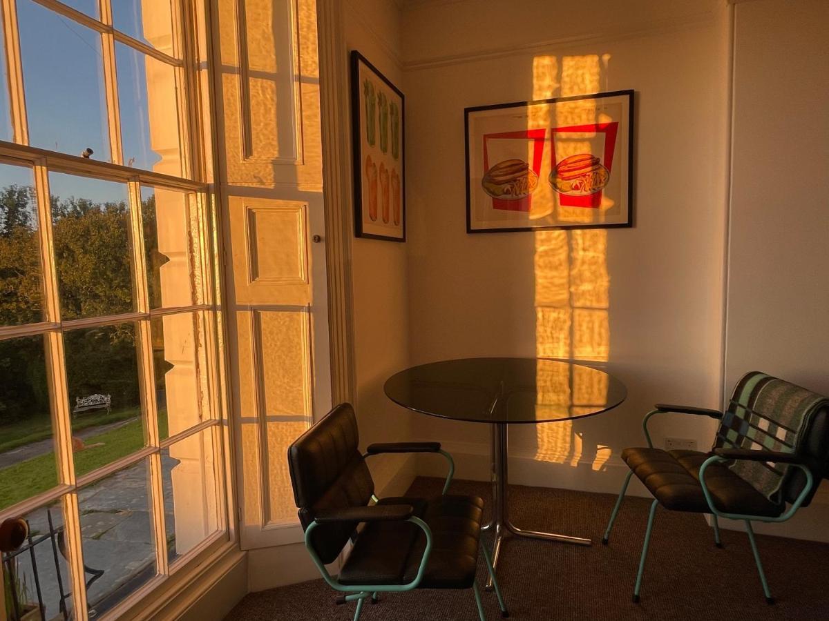 Paramount Apartments Ilfracombe, Arty Seaside Holiday Apartments Buitenkant foto