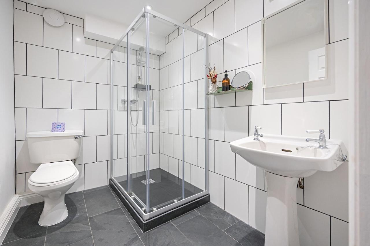 Paramount Apartments Ilfracombe, Arty Seaside Holiday Apartments Buitenkant foto