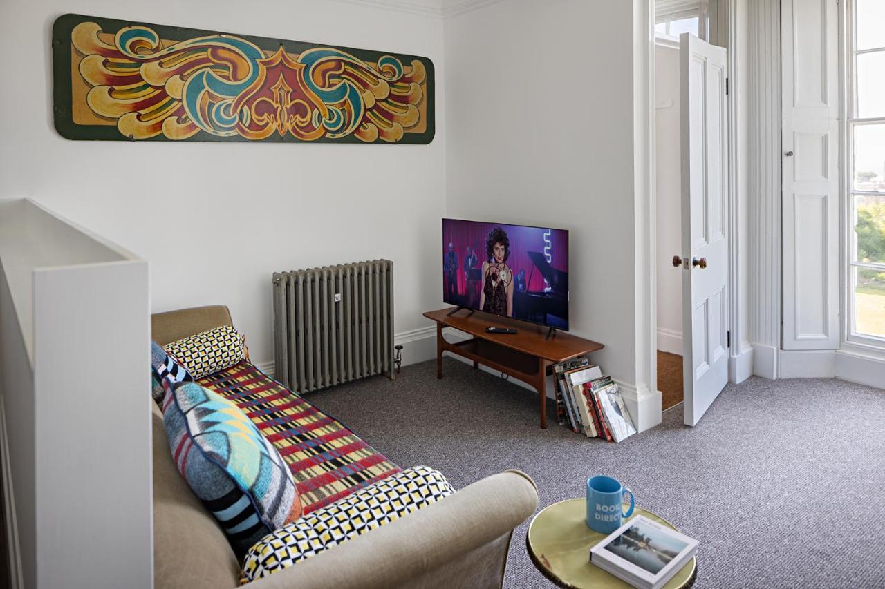 Paramount Apartments Ilfracombe, Arty Seaside Holiday Apartments Buitenkant foto