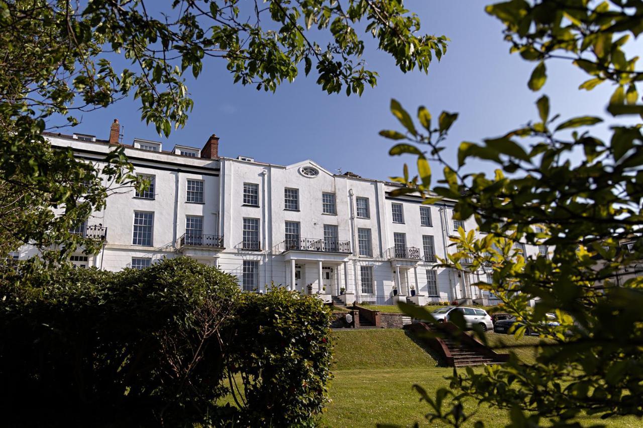 Paramount Apartments Ilfracombe, Arty Seaside Holiday Apartments Buitenkant foto