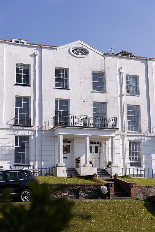 Paramount Apartments Ilfracombe, Arty Seaside Holiday Apartments Buitenkant foto