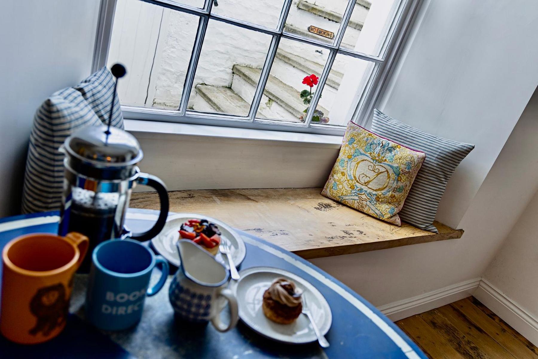 Paramount Apartments Ilfracombe, Arty Seaside Holiday Apartments Kamer foto